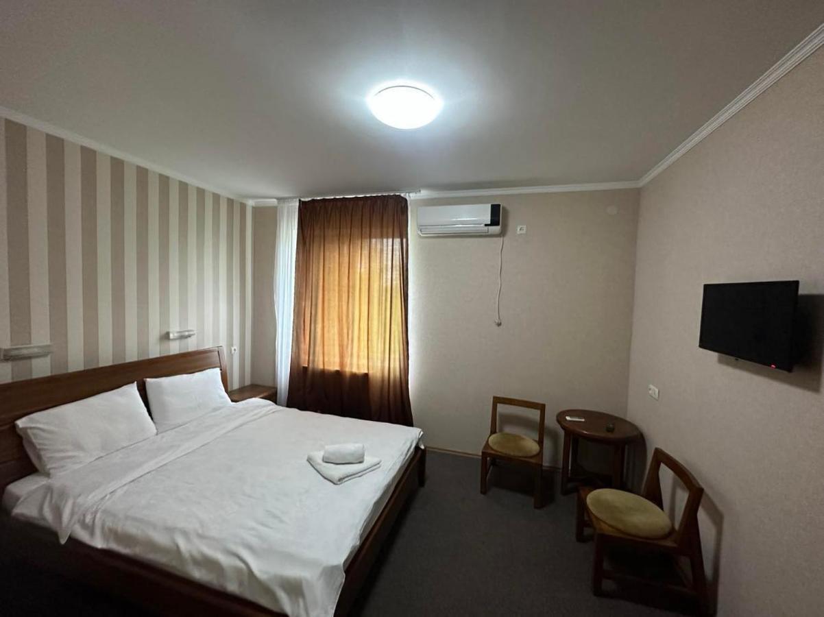 Imeri Park Hotel Kutaisi Exteriör bild