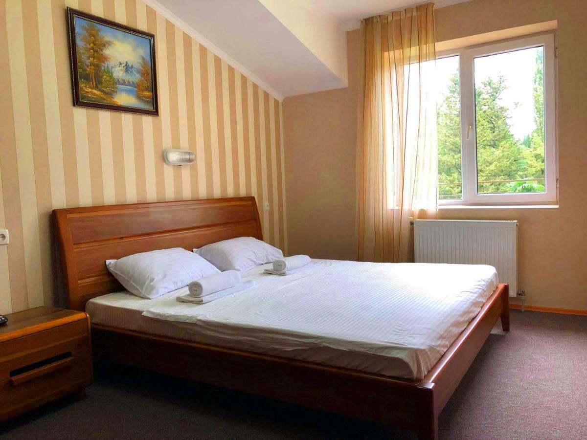 Imeri Park Hotel Kutaisi Exteriör bild